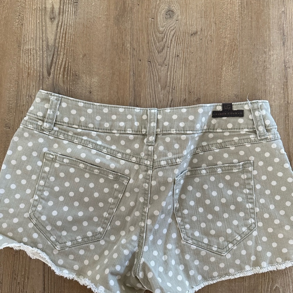 LC Shorts - Picture 4 of 4